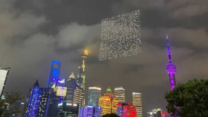 A video game promoted in China with a huge QR code in the Shanghai sky made by drones

