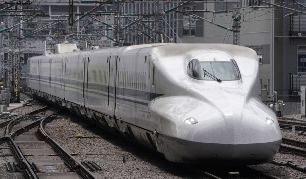 Japan, the driver goes to the bathroom and the train is 1 minute late: the investigation is opened

