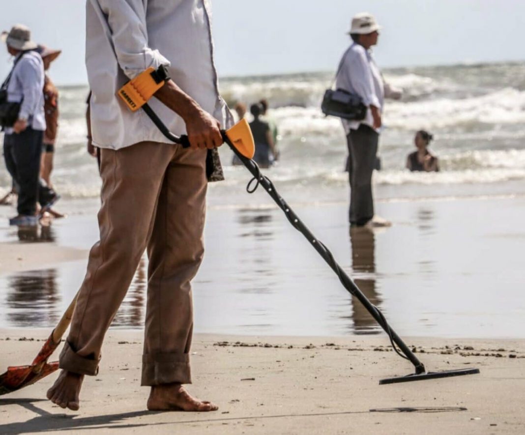 Saint-Malo : il découvre une alliance en or dans le sable