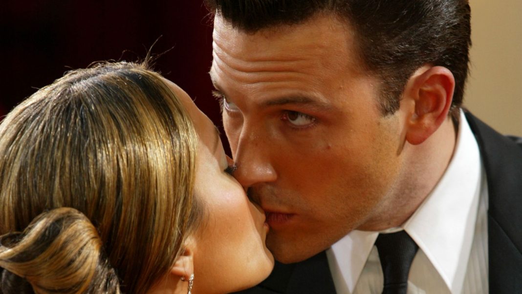 Photo proof: J Lo and Ben Affleck caught smooching!

