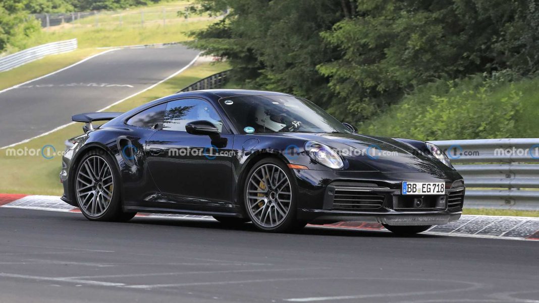 https://cdn.motor1.com/images/mgl/B7Qv6/s6/porsche-911-hybrid-spy-photo.jpg