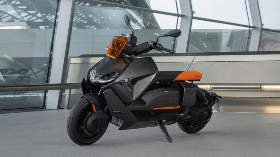 BMW offers its first electric scooter

