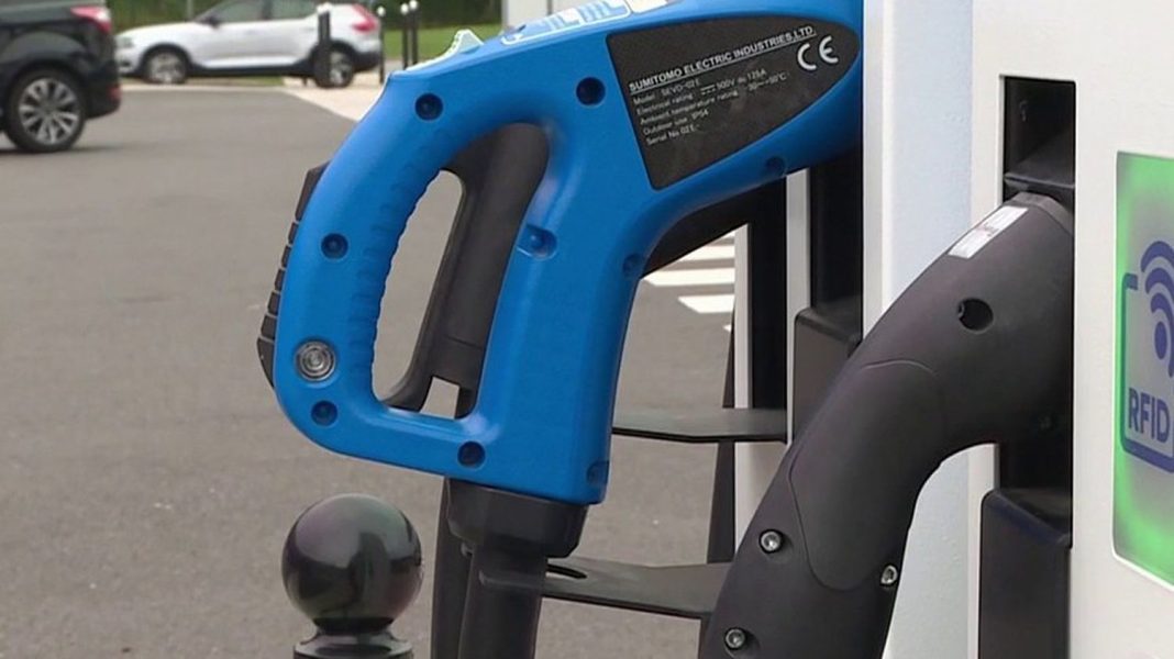 Electric charging stations are increasing on the highways

