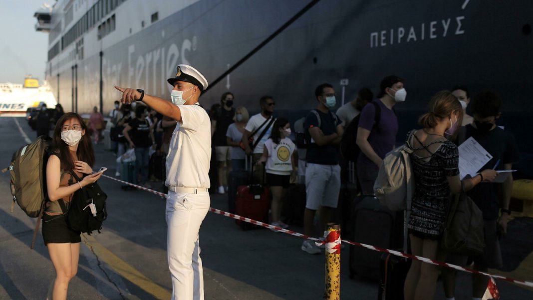 Greece does not offer discounts, thousands of tourists without Green Pass refused when boarding ferries

