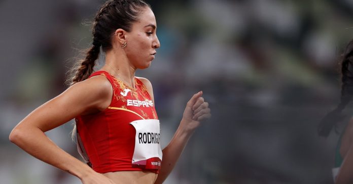 Lucia Rodriguez exits the 5000m with a personal record

