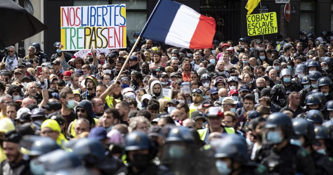 Many opponents of the health card demonstrated in France on Saturday - Global Monitoring of Covid-19 - rts.ch

