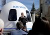 Jeff Bezos and his fianc மனைவிe Lauren Sanchez arrive in Los Angeles on a $ 65 million private jet

