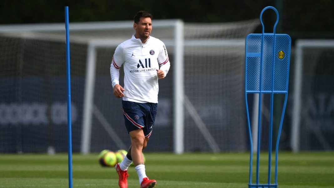 Lionel Messi makes his PSG debut against Reem

