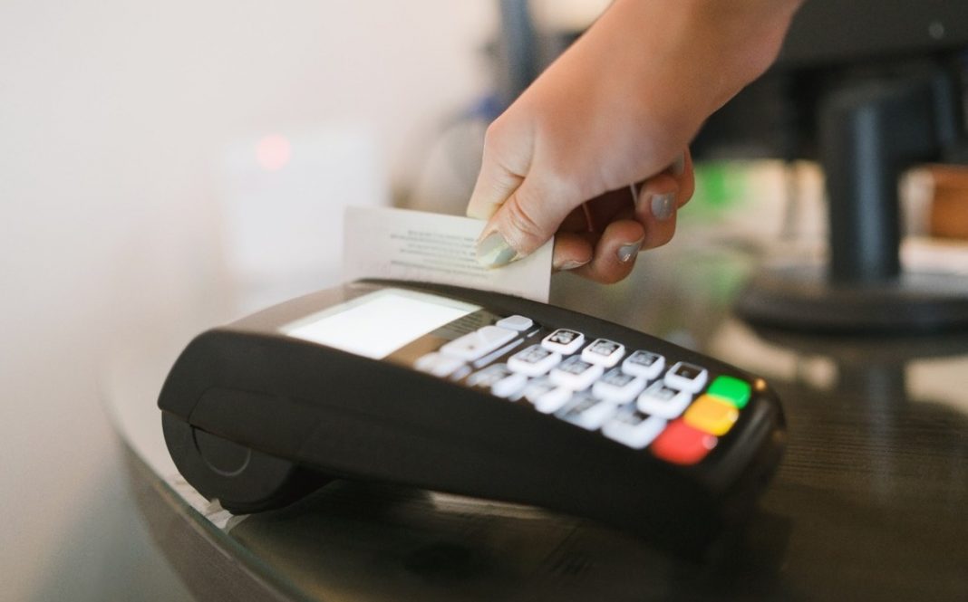 Mastercard destacó que las tarjetas con chip actuales están equipadas con microprocesadores mucho más capaces y seguros. (Especial)