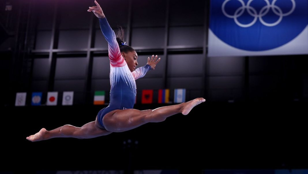 Olympia 2021: Simone Biles celebrates a successful comeback on the balance beam

