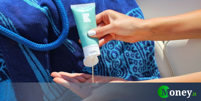 Sunscreens Banned On The Beach Are Harming The Environment: Here's Where

