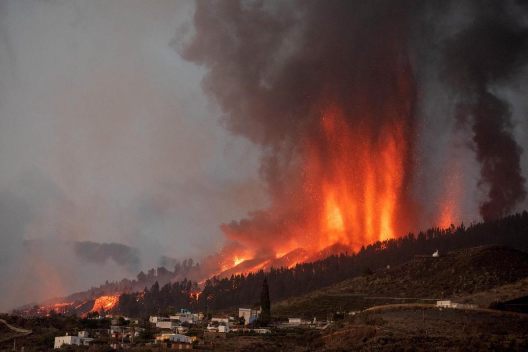 A volcano erupts in the Canary Islands and the plot on YouTube goes wild: 