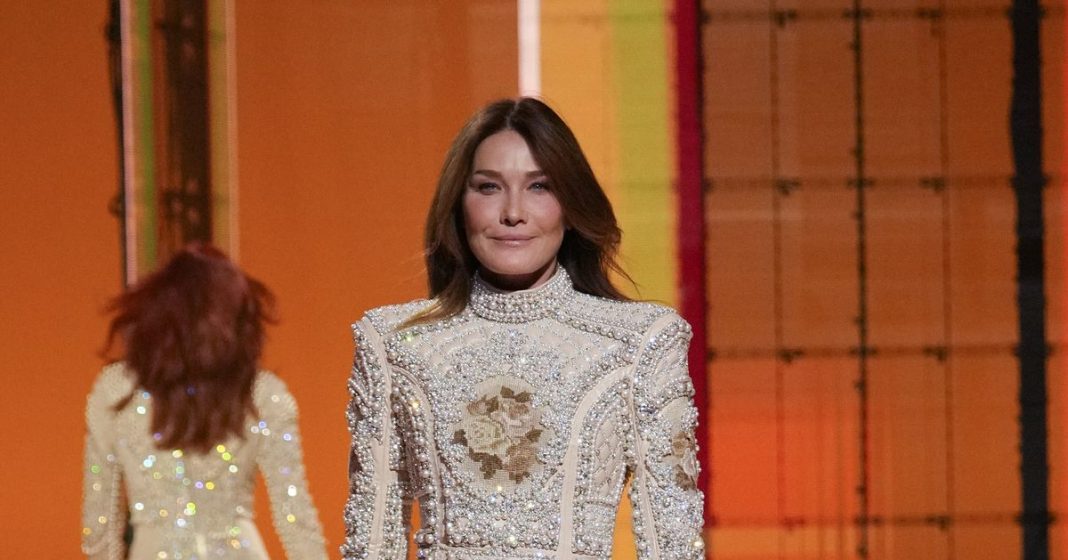 Carla Bruni became a model again at the Balmain show by Olivier Rousteing

