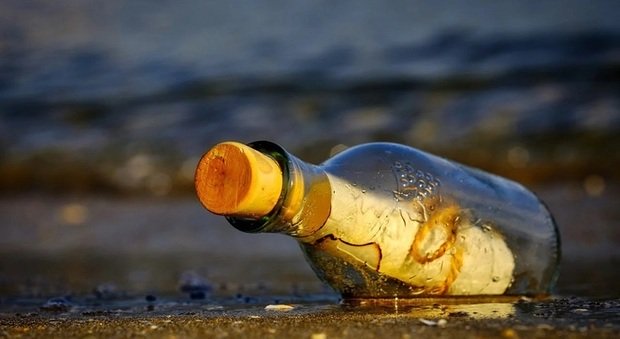 A bottle with a message was found after 37 years

