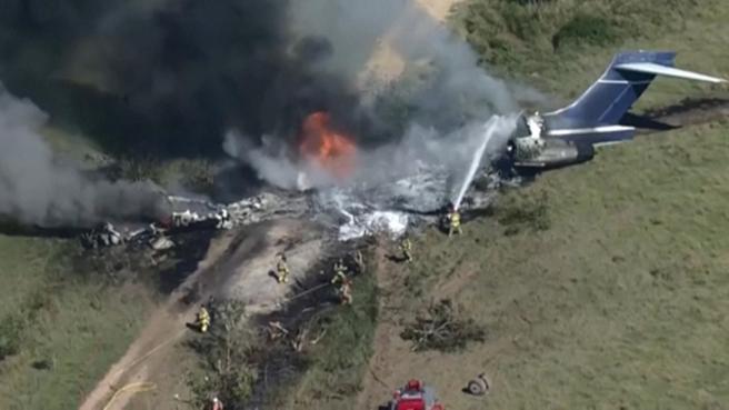 Texas, charter plane crash in a field: Save all passengers


