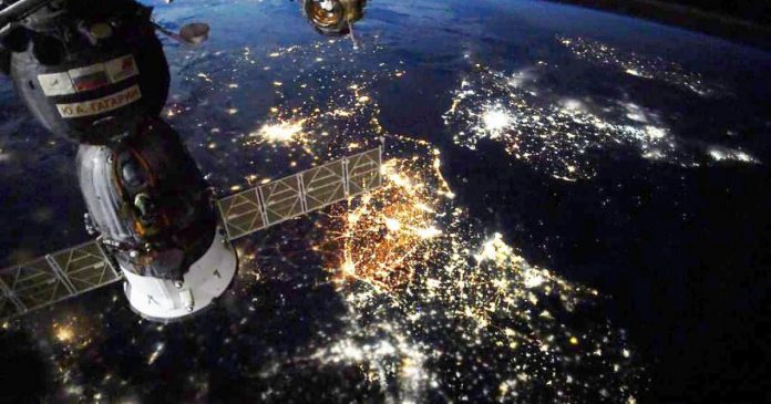 Astronaut Thomas Pesquet re-launched the motorway lighting debate with Belgium's shot of the sky: 