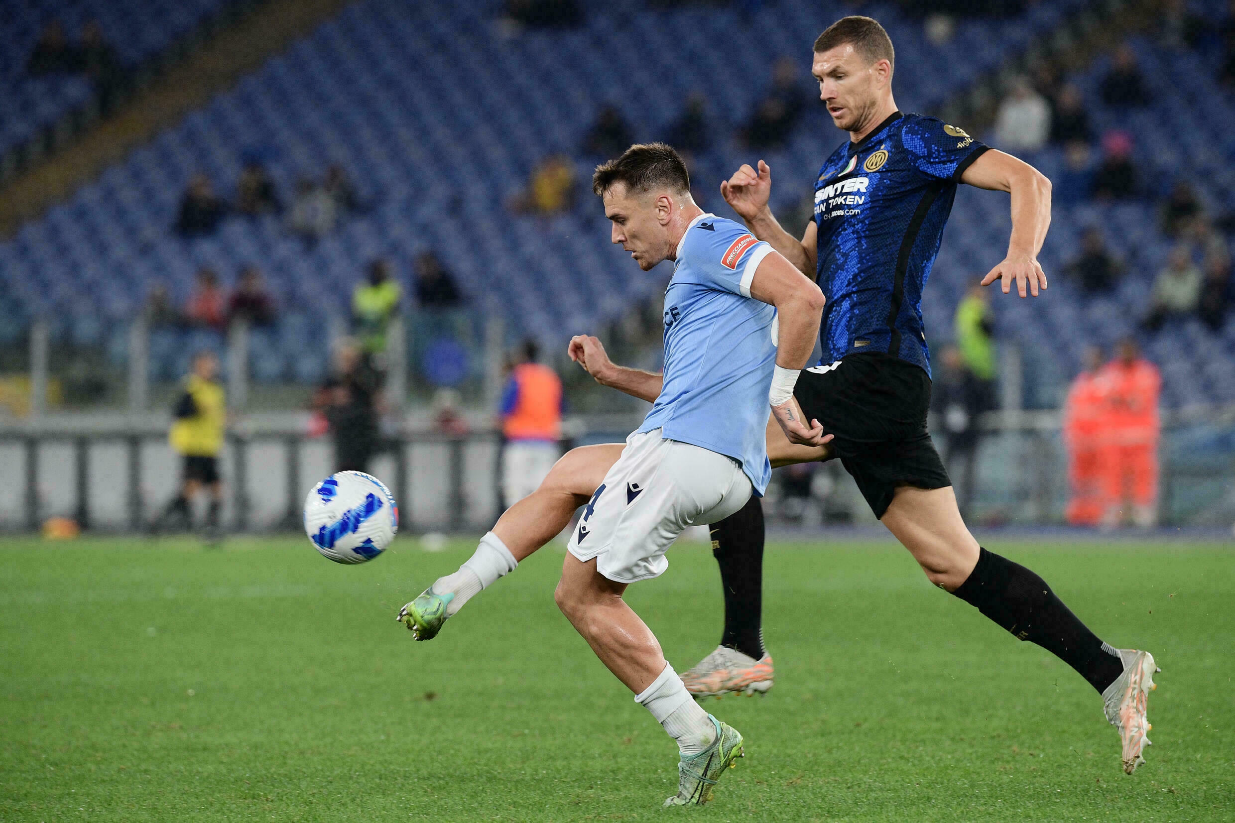 Spain's Lazio defender Patrick (c) controls the ball in front of Inter's Bosnian striker Edin Diego (R.) during the Serie A match between Lazio Rome and Inter Milan at the Olympic Stadium in Rome on October 16, 2021.
