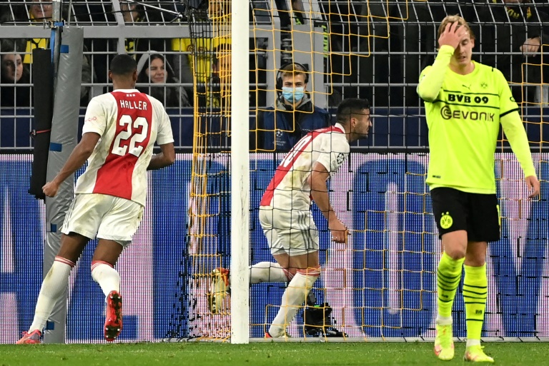 Ajax Amsterdam's Serbian striker Dusan Tadic equalizes (1-1) at Dortmund on November 3, 2021 (AFP - Ina Fassbender), the 4th day of the Champions League.