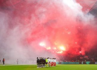 Feyenoord Fans haben am 04.11.2021 im Olypmiastadion Pyrothechnick gezündet. (Quelle: imago images)