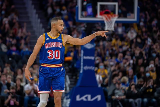 Golden State Warriors correct Chicago, record for Stephen Curry

