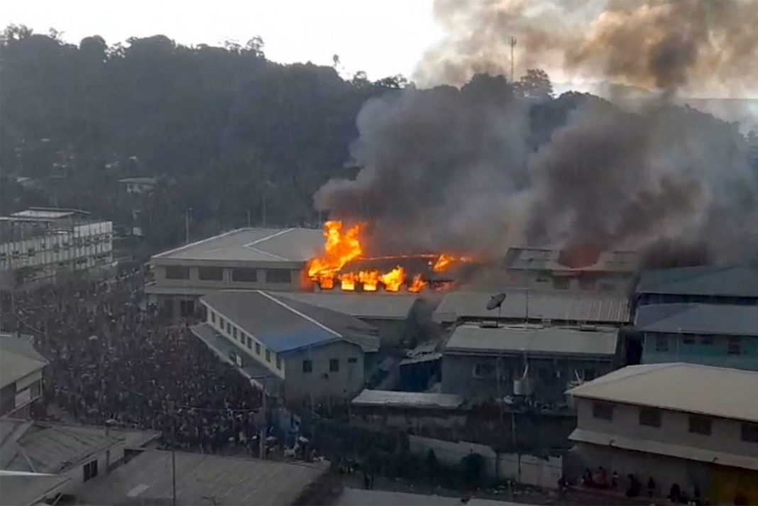 Solomon Islands, revolution in the capital: the government imposes a curfew

