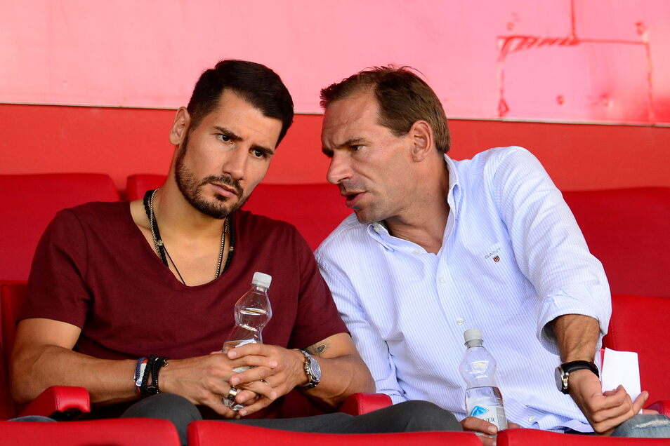 Photo from his debut as a dynamic sports psychologist: In August 2014 in the stands of Cottbus Stadium for his friendship with Dynamo legend Christian Feil (left).