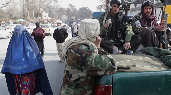 Afghanistan, Taliban ban women from traveling without a male relative

