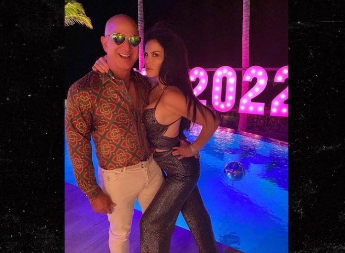 Jeff Bezos and Lauren Sanchez Celebrate the New Year at a Disco in St. Barts


