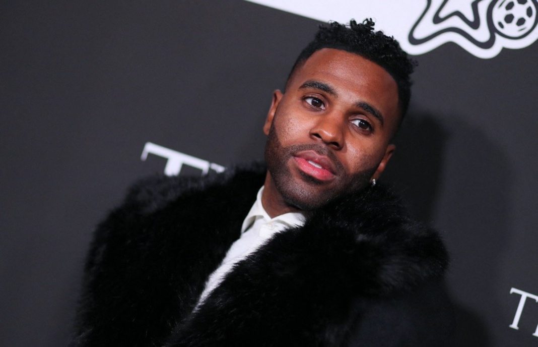 Jason Derulo's hands were tied after an altercation with two men who called him an eyebrow

