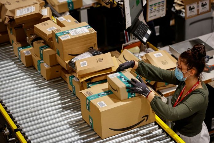 La portavoz de Amazon, Kelly Nantel, dijo que Smalls invadió las instalaciones repetidamente a pesar de múltiples advertencias de que se fuera.