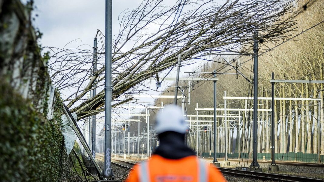 On Monday the winds are also angry in Italy

