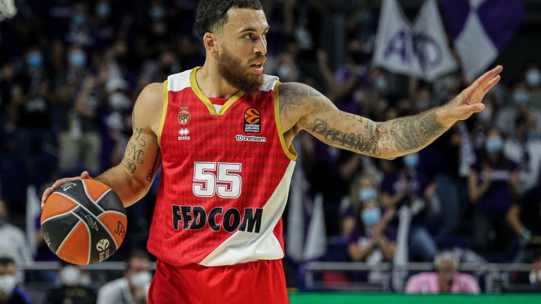 Thanks to Mike James, with 25 points, Monaco beat Kazan and stayed in the qualifying race

