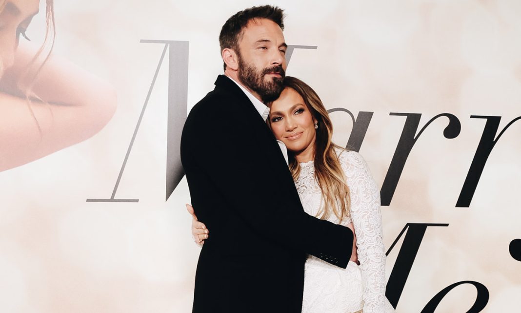 Jennifer Lopez announces her engagement to Ben Affleck

