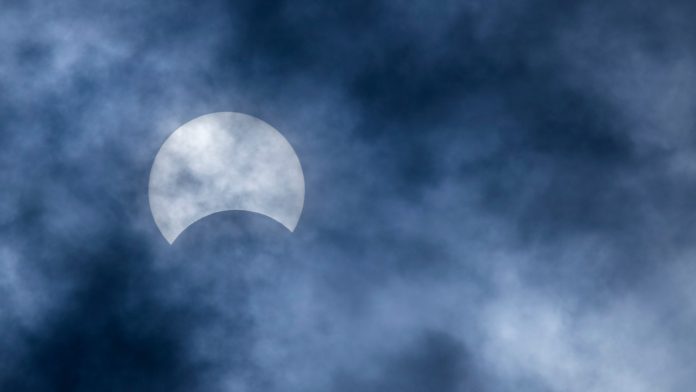 How to follow the partial eclipse of the sun on April 30, 2022?


