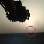 Así se ve un amanecer en Marte. El pequeño punto brillante es nuestro Sol. 