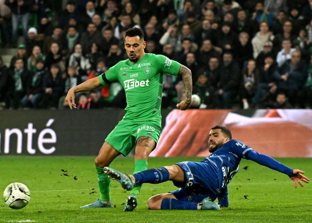  football.  Ligue 1: Saint-Etienne - Marseille postponed due to snow and uncertainty about rescheduling

