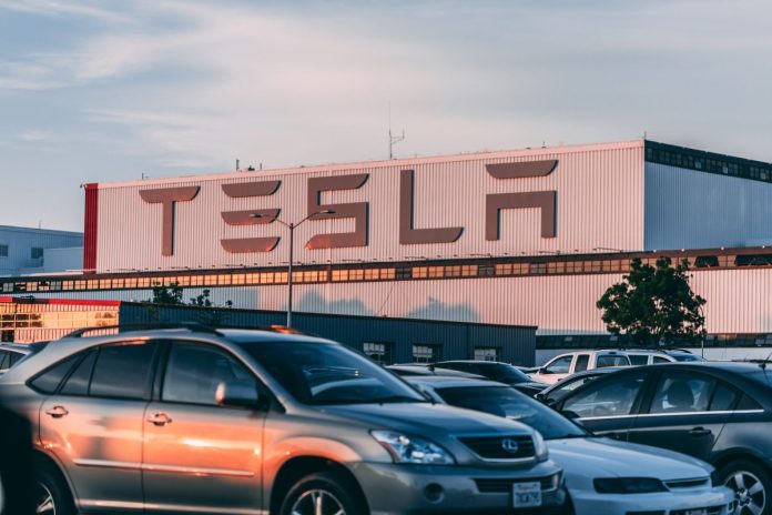 Tesla poco a poco está expandiendo sus horizontes a México, por ello está abriendo más fuentes de empleo.