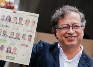 Left-wing opponent Gustavo Pedro took the lead in the first round

