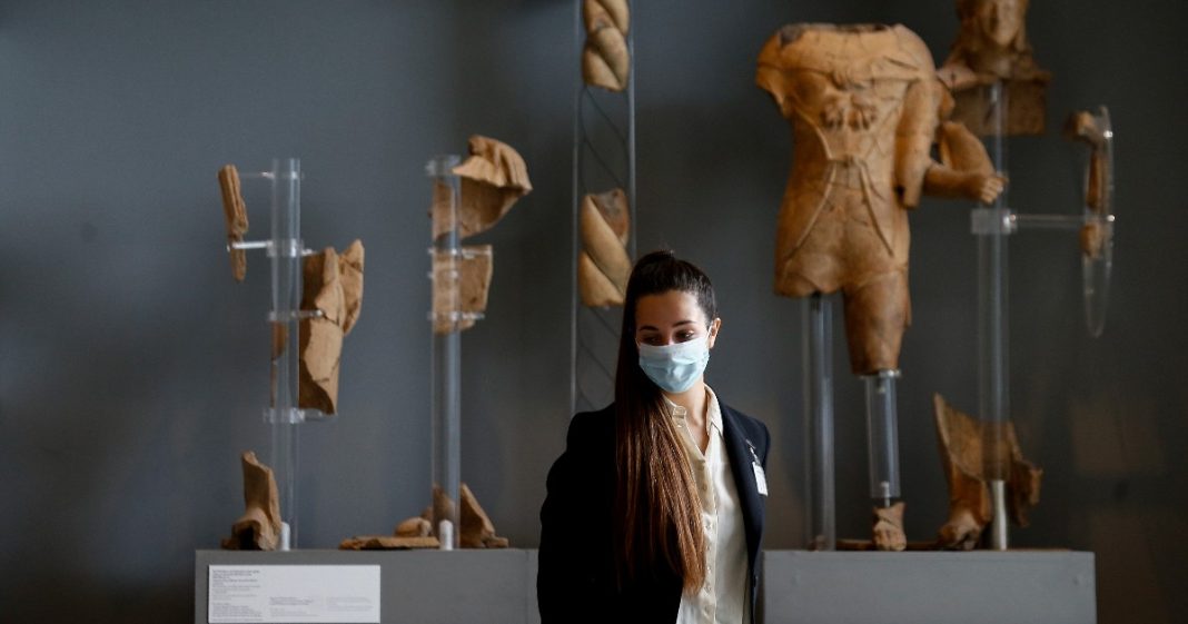 'Pay four euros an hour for four years, that's enough': protests by receptionists at Milan museums

