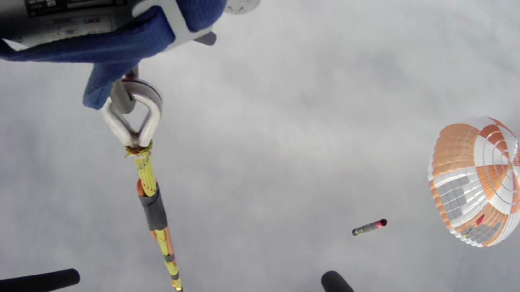 Rocket Lab: The stage of the rocket captured by the helicopter after the successful launch

