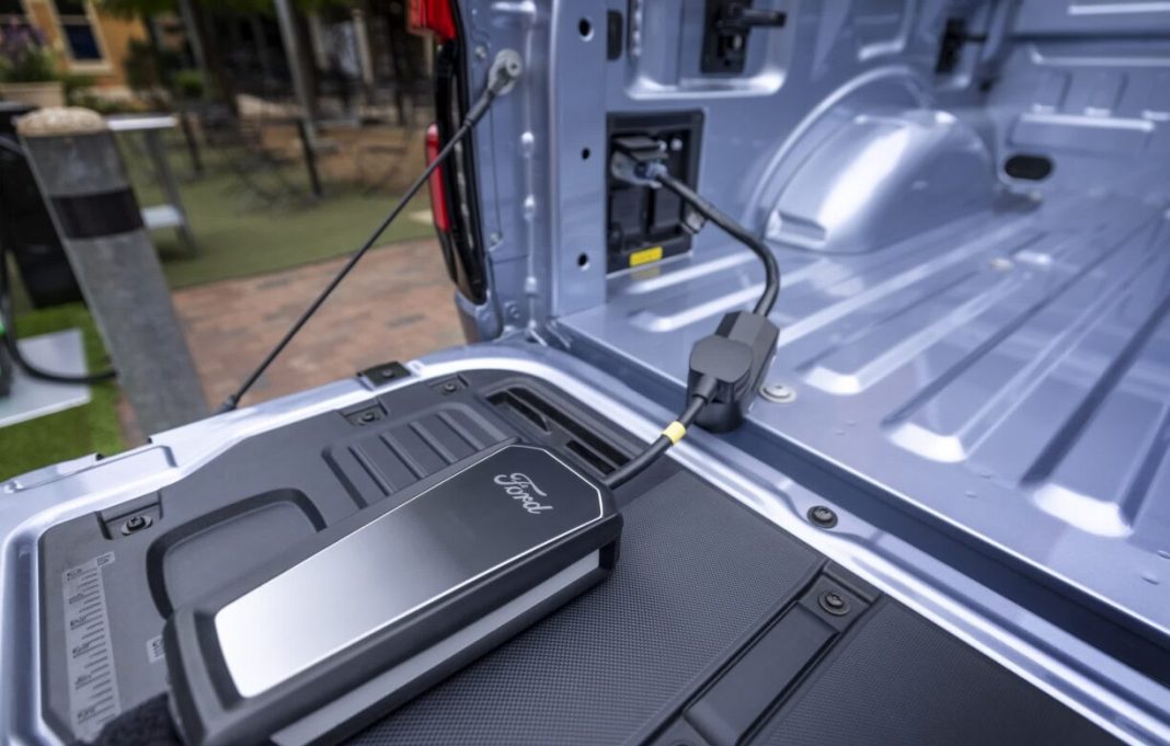 Le F 150 Lightning De Ford Comprend Un Adaptateur Pour Recharger