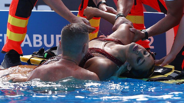 Anita Alvarez is pulled out of the water after being rescued by paramedics at the Swimming World Championships and given first aid at the edge of the pool.