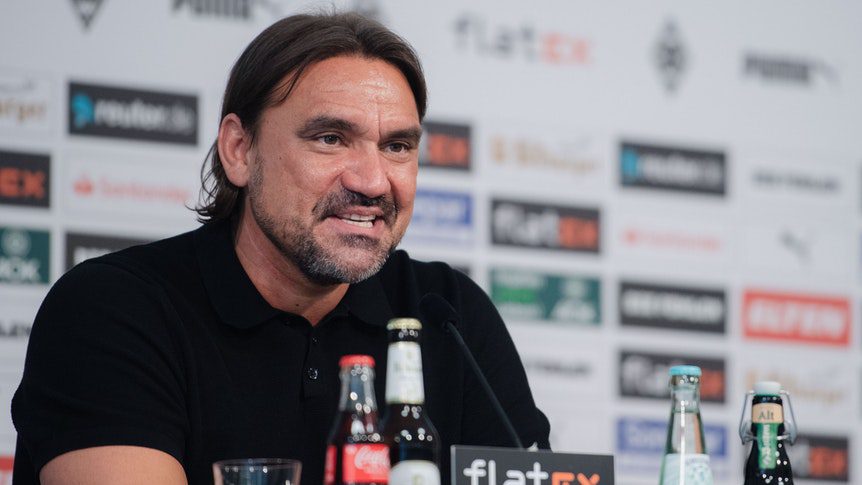 Daniel Farke is the head coach of the Bundesliga Club Borussia Mönchengladbach.  On June 5, 2022, the 45-year-old presented himself at a news conference in Borussia Park.