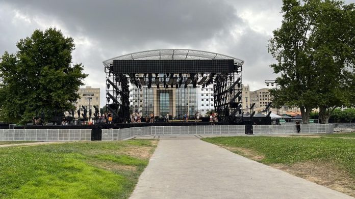 La scène du grand concert de la Fête de la musique sur l'Esplanade de l’Europe à Montpellier