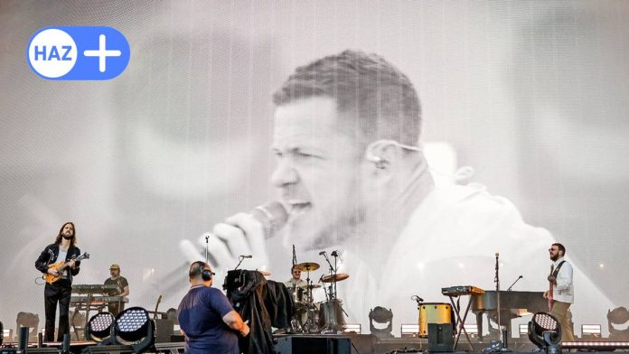 Imagine the Dragons warming up to 22,000 fans at Hanover's Expo Plaza

