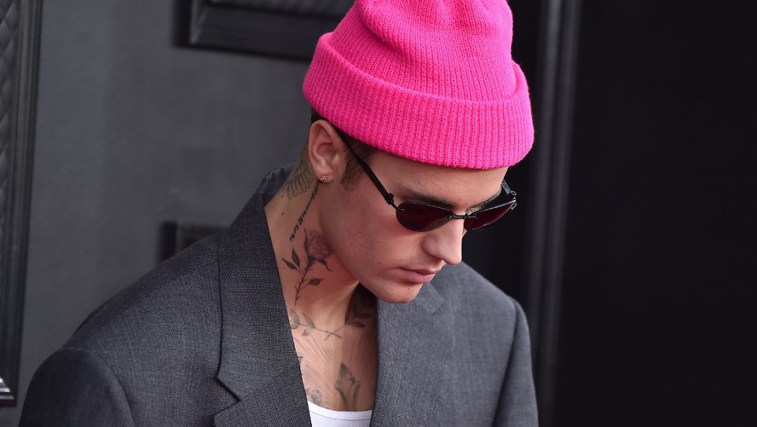 'Something dangerous': Justin Bieber suffers from facial paralysis

