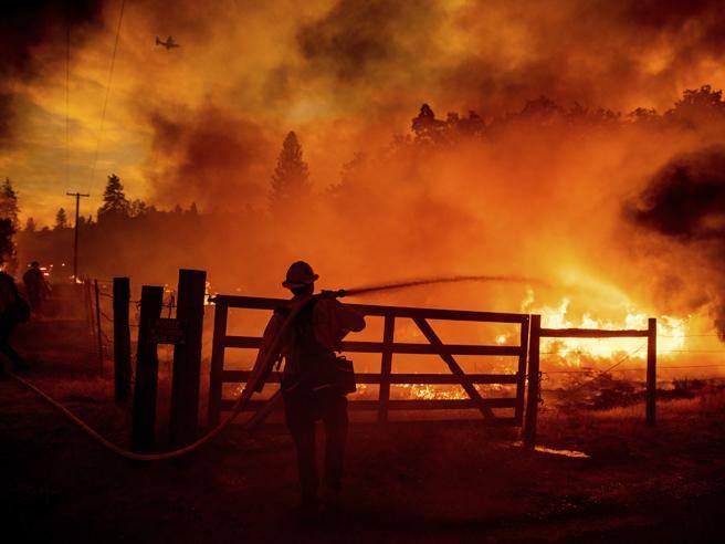 California fire, 6000 evacuated. Flames threaten Yosemite Park- Corriere.it

