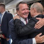  Gerhard Schroeder and "Vacation" in Moscow: "Go and talk about gas."  Il Cremino: «Contacts are not excluded» - Corriere.it

