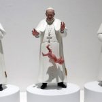The Pope drops a newborn and laughs at it: a controversy over the statue on display in Mexico City

