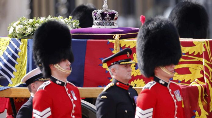 Queen Elizabeth, coffin leaving Buckingham Palace


